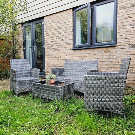 Stylish 3 Bedrooms & 2 Bathrooms House, Free Parking On Premises! CBG Exteriör bild